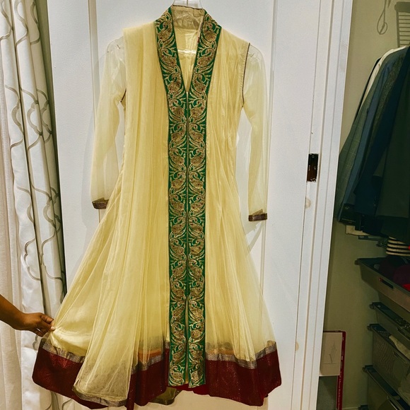 NWT Elegant Designer Indian Attire - Picture 1 of 3